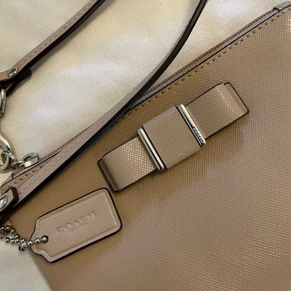 COACH leather Darcy Bow wristlet - Picture 2 of 2